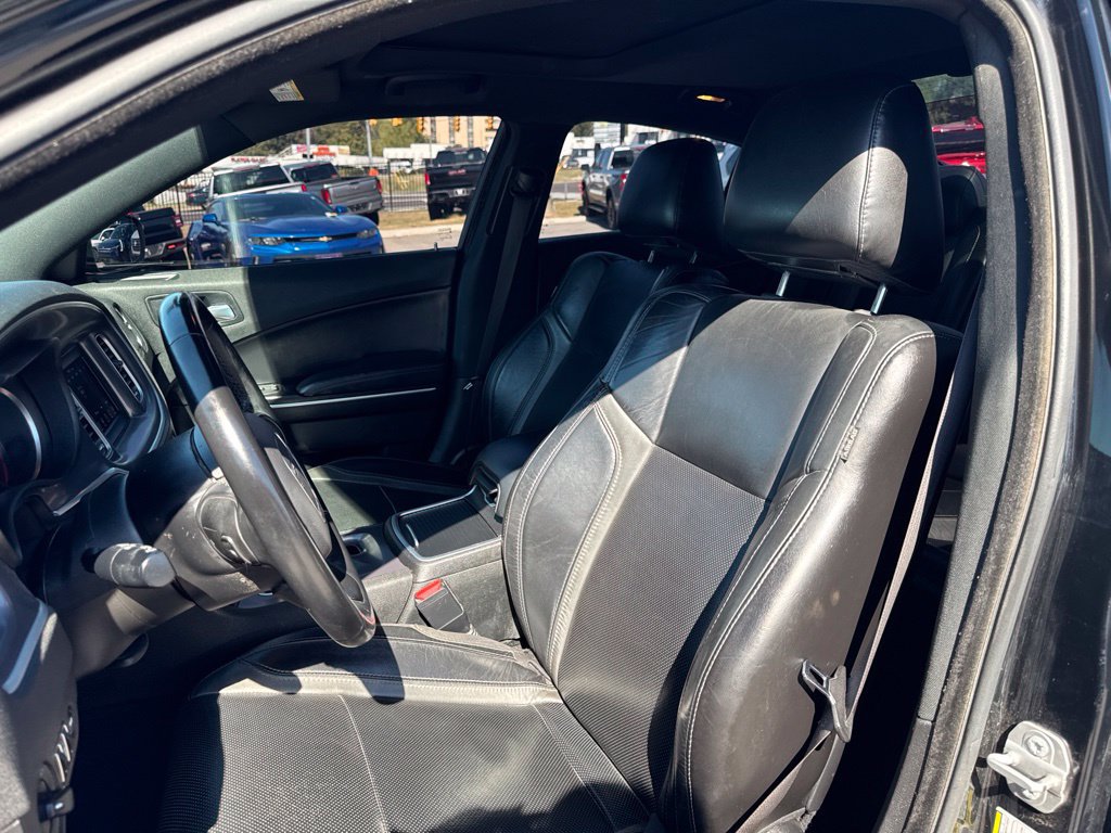 Used 2022 Dodge Charger SXT w/ Leather Interior Group RWD image 13