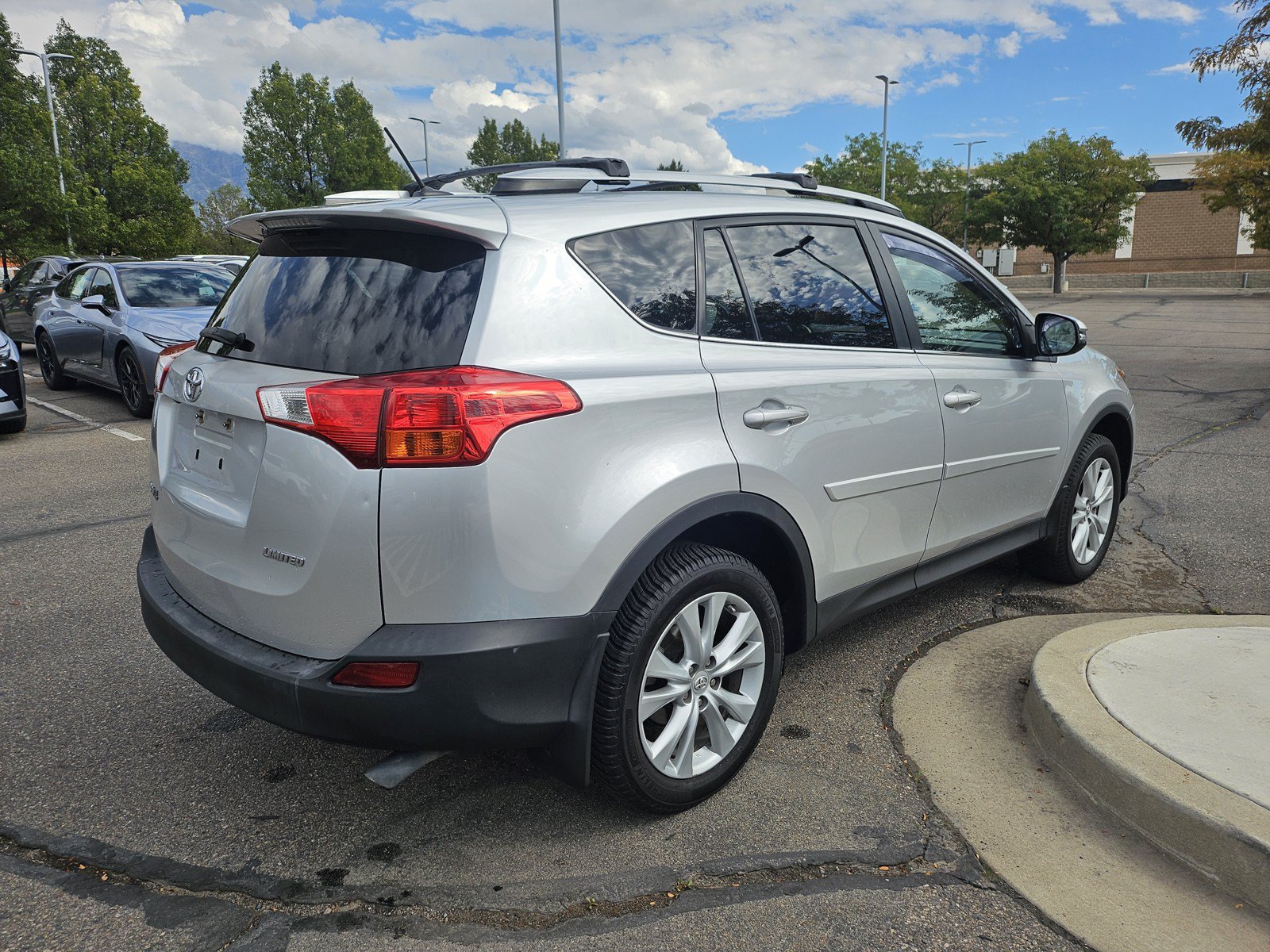Used 2015 Toyota RAV4 Limited w/ Technology Package FWD image 5