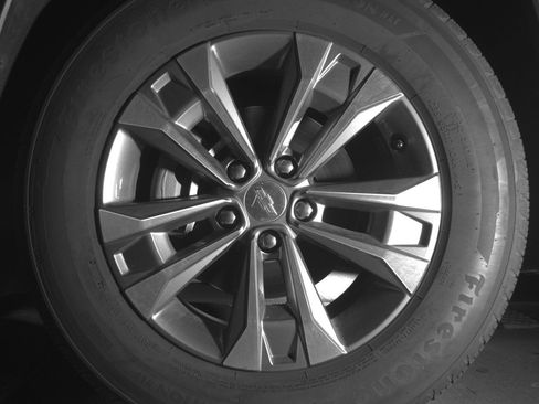 Used 2025 Chevrolet Equinox LT FWD image 12