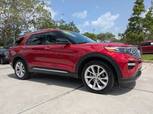 Used 2022 Ford Explorer Platinum w/ Equipment Group 601A AWD/4WD image 2