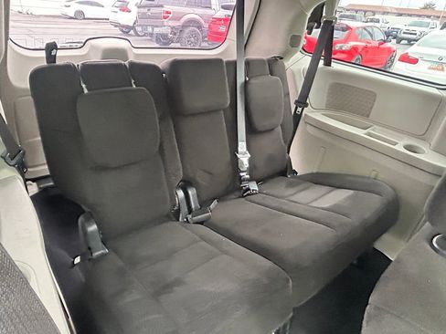 Used 2015 Dodge Grand Caravan SE image 31