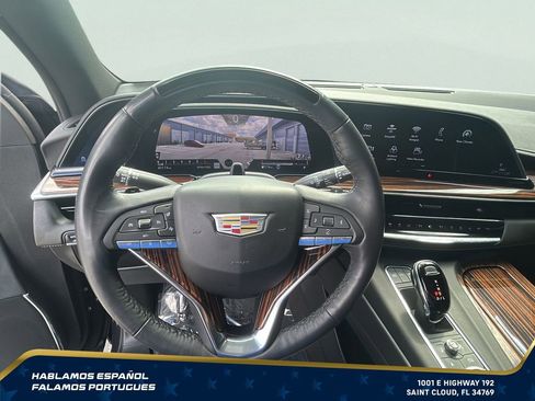 Used 2024 Cadillac Escalade ESV Premium Luxury AWD/4WD image 18