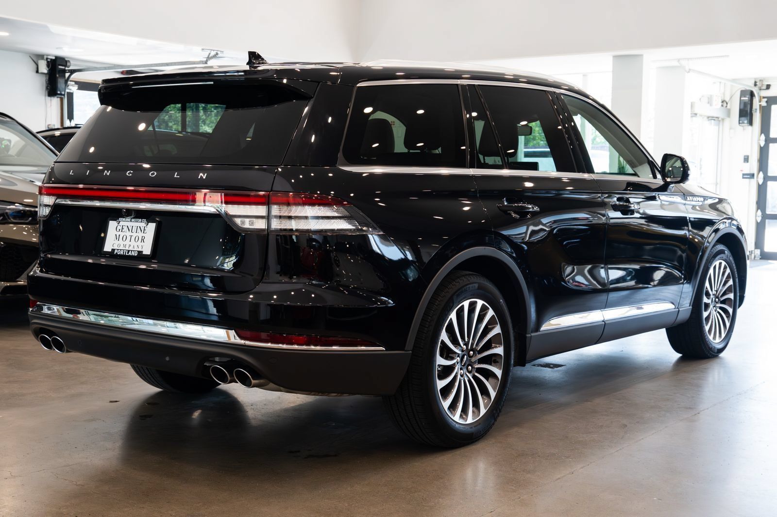 Used 2022 Lincoln Aviator Reserve RWD image 4