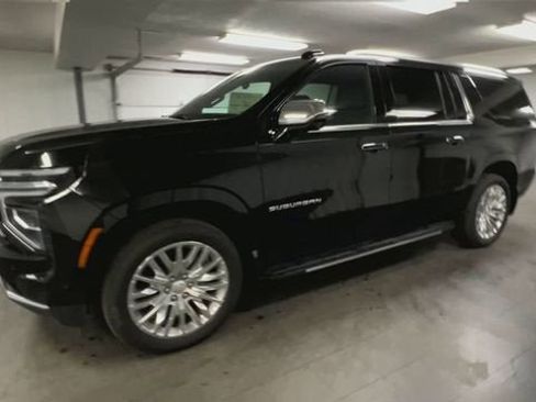 New 2025 Chevrolet Suburban Premier image 4