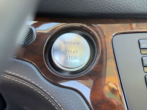 Used 2013 Mercedes-Benz SL 550 w/ Premium Pkg image 26