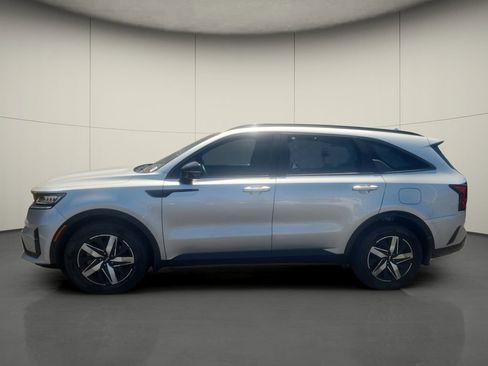 Used 2022 Kia Sorento S FWD image 4