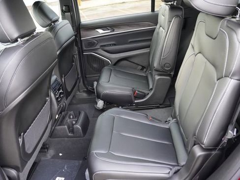 New 2026 Jeep Grand Cherokee L Limited AWD/4WD image 11