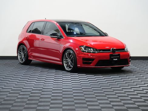 Used 2017 Volkswagen Golf 4-Door AWD/4WD image 5
