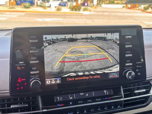 Used 2022 Toyota Sienna Platinum image 26