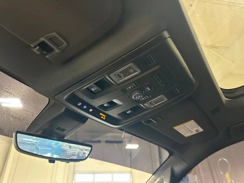 Used 2021 Chevrolet Tahoe High Country w/ Premium Package AWD/4WD image 37