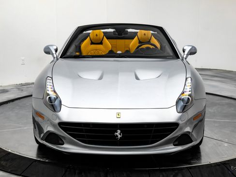 Used 2016 Ferrari California T image 32