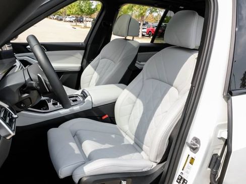 Used 2026 BMW X5 xDrive40i w/ M Sport Package AWD/4WD image 38