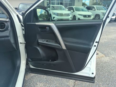 Used 2017 Toyota RAV4 LE FWD image 31