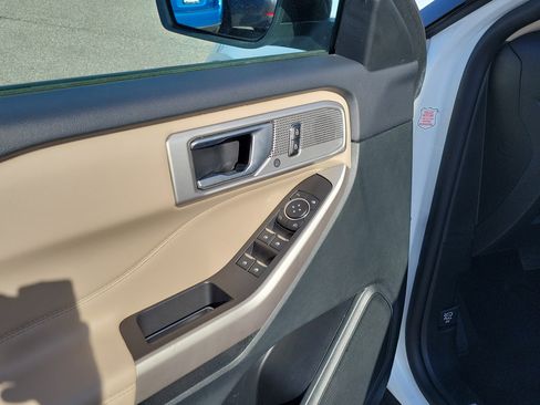 Certified 2023 Ford Explorer Limited image 6
