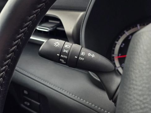 Used 2022 Toyota Highlander LE image 29