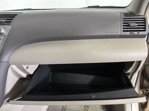 Used 2011 Toyota Camry LE FWD image 25