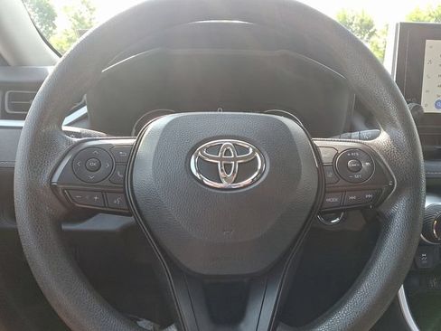 Used 2025 Toyota RAV4 XLE AWD/4WD image 18
