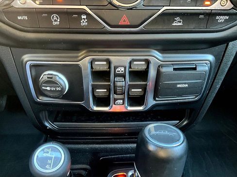 Certified 2022 Jeep Gladiator Overland w/ Popular Equipment Package image 16