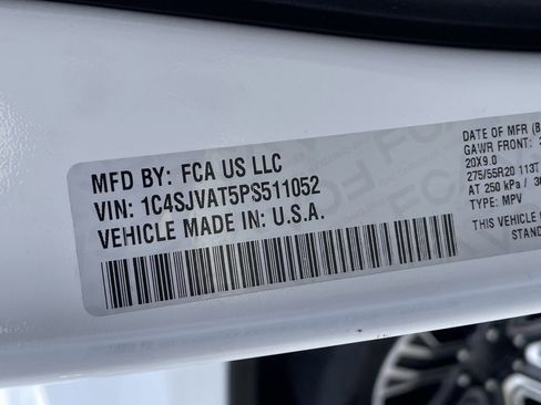 Used 2023 Jeep Wagoneer Base w/ Premium Group I image 35