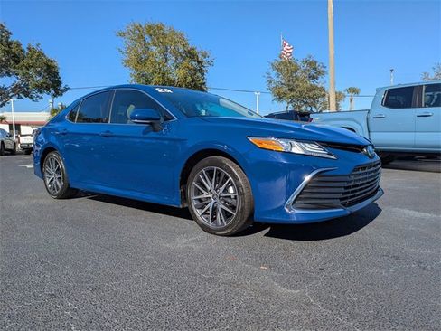 Used 2024 Toyota Camry XLE image 2