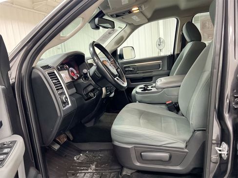 Used 2016 RAM 1500 Classic SLT w/ SLT Plus D￩cor Group image 18