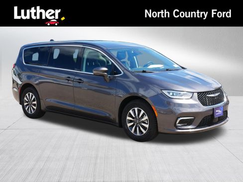 Used 2022 Chrysler Pacifica Touring-L FWD image 1