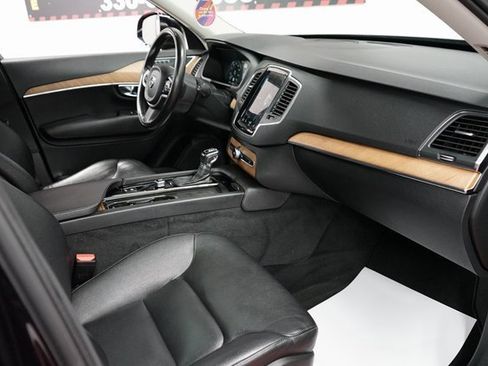 Used 2022 Volvo XC90 T6 Momentum image 42
