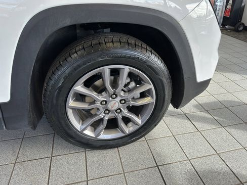 Used 2024 GMC Terrain SLT image 6