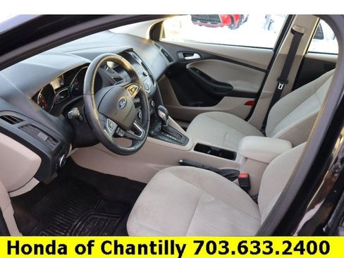 Used 2018 Ford Focus SE w/ SE Appearance Package image 23