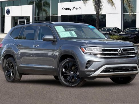 Used 2023 Volkswagen Atlas SE w/ Panoramic Sunroof Package image 2