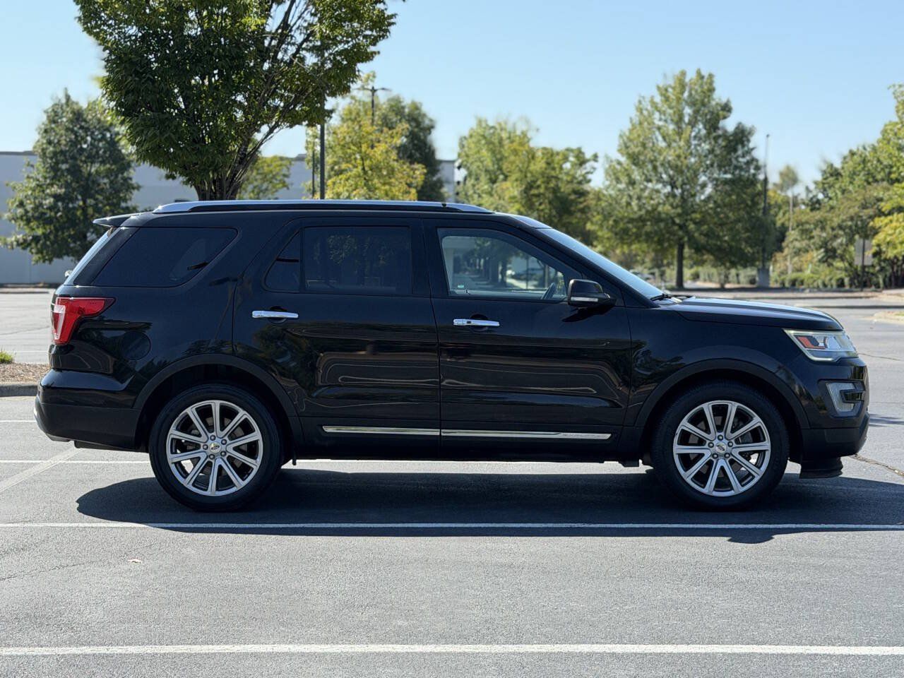 Used 2017 Ford Explorer Limited FWD image 8
