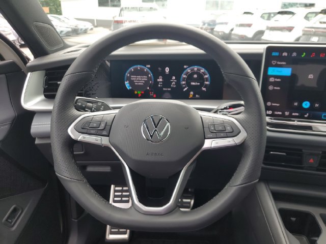 New 2026 Volkswagen Tiguan SE R-Line FWD image 25