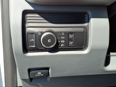 Used 2025 Ford F250 XLT AWD/4WD image 11