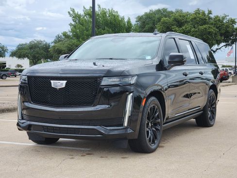 Used 2022 Cadillac Escalade ESV Sport Platinum w/ LPO, ONYX Package AWD/4WD image 2