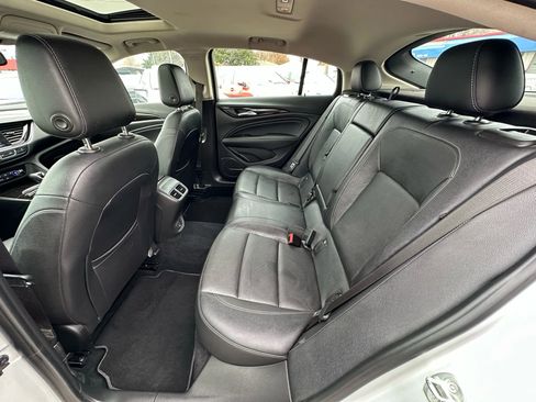 Used 2018 Buick Regal Essence image 17