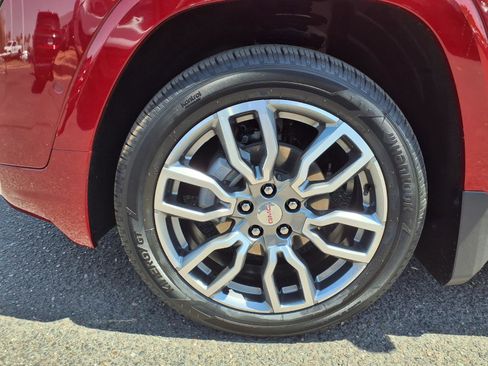 Used 2024 GMC Terrain Denali w/ Denali Premium Package AWD/4WD image 10