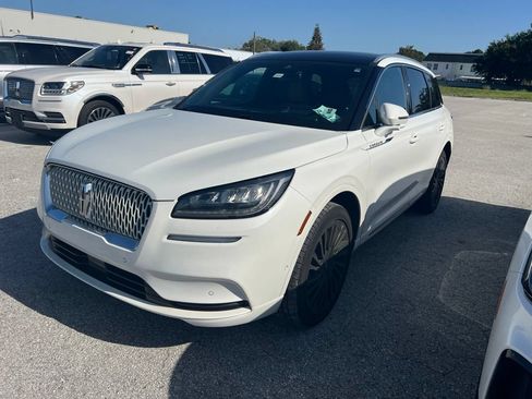 Used 2022 Lincoln Corsair Reserve w/ Equipment Group 201A FWD image 3