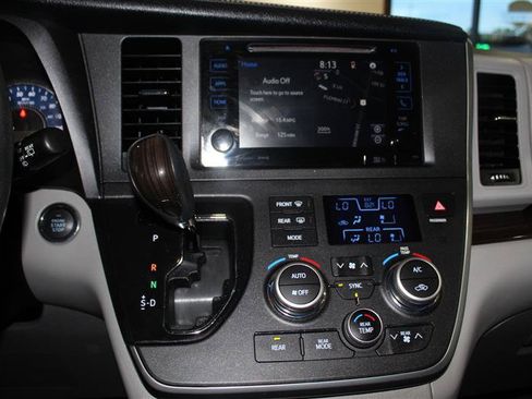 Used 2017 Toyota Sienna XLE w/ XLE Navigation Package FWD image 20