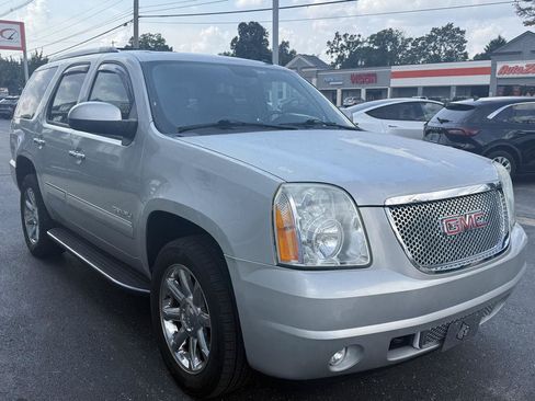 Used 2011 GMC Yukon Denali AWD/4WD image 6