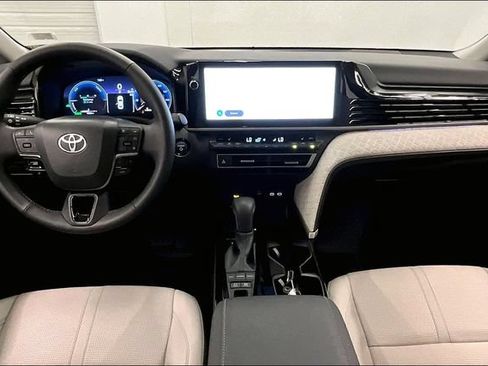Used 2026 Toyota Camry XLE AWD/4WD image 18