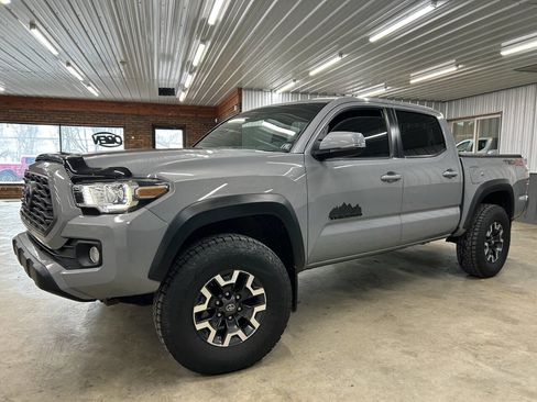 Used 2020 Toyota Tacoma TRD Off-Road image 3