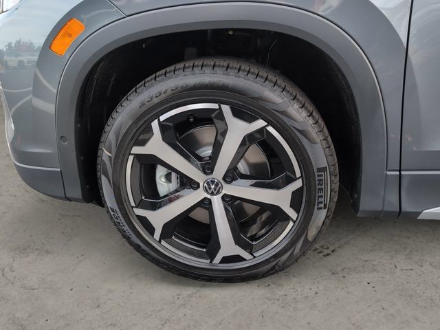 Certified 2026 Volkswagen Tiguan SE w/ Panoramic Sunroof Package AWD/4WD image 14