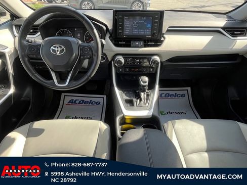 Used 2020 Toyota RAV4 XLE Premium image 9