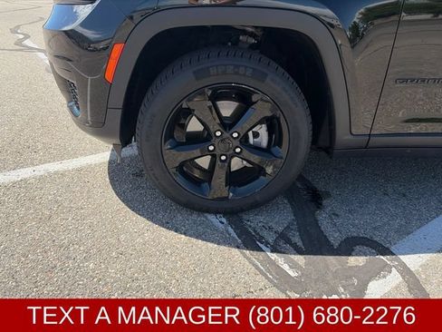 Used 2021 Jeep Grand Cherokee L Laredo AWD/4WD image 9