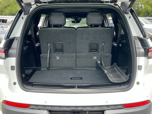 Used 2023 Jeep Grand Cherokee L Laredo image 25