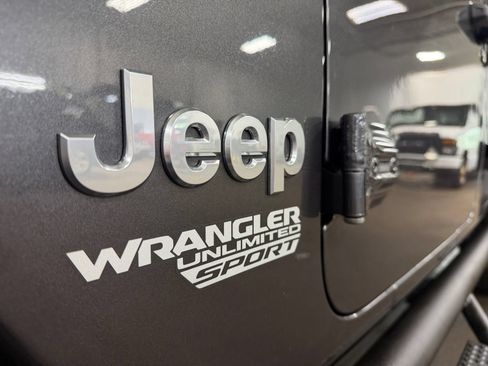 Used 2018 Jeep Wrangler Unlimited Sport AWD/4WD image 41