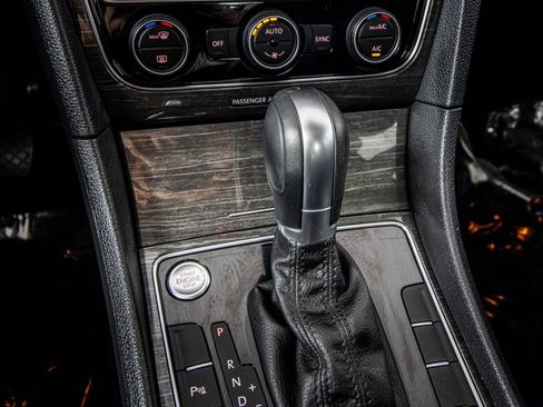 Used 2018 Volkswagen Passat 2.0T SE image 35