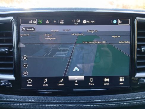 Used 2025 Chrysler Pacifica Limited image 20