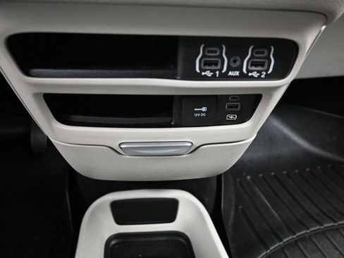 Certified 2022 Chrysler Pacifica Touring-L AWD/4WD image 46
