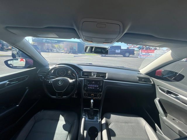Used 2017 Volkswagen Passat 1.8T R-Line FWD image 33